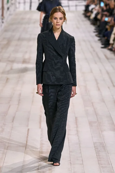 Look 28